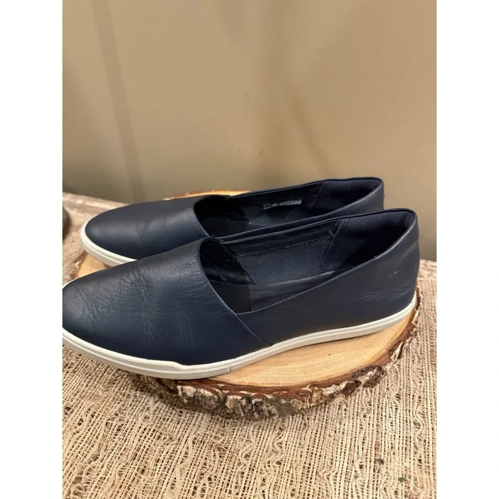 Ecco Women's Simpil Navy Leather White Loafer Shoes Women's Size 37 -6.5
